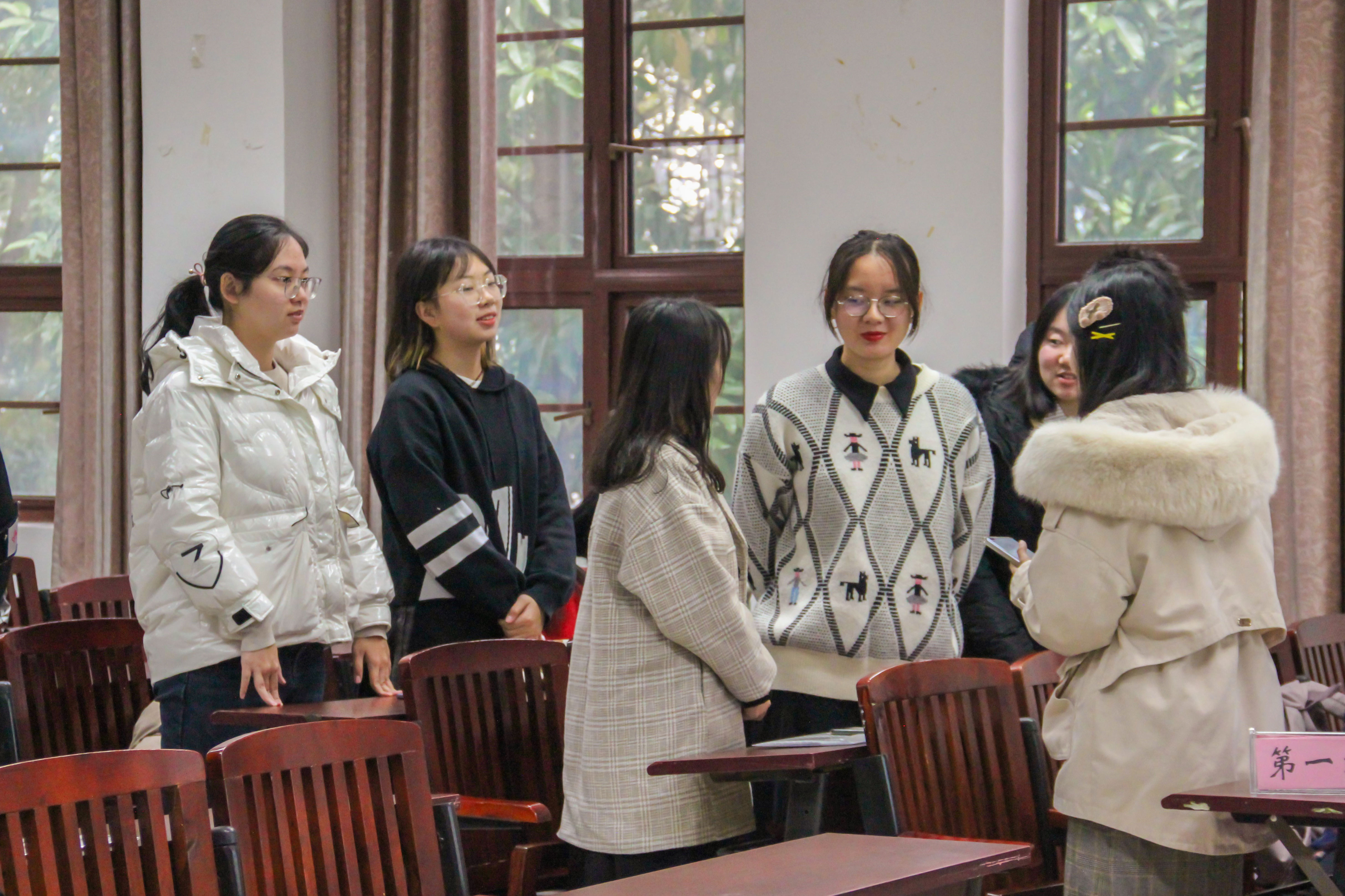 同学们讨论题目.jpg