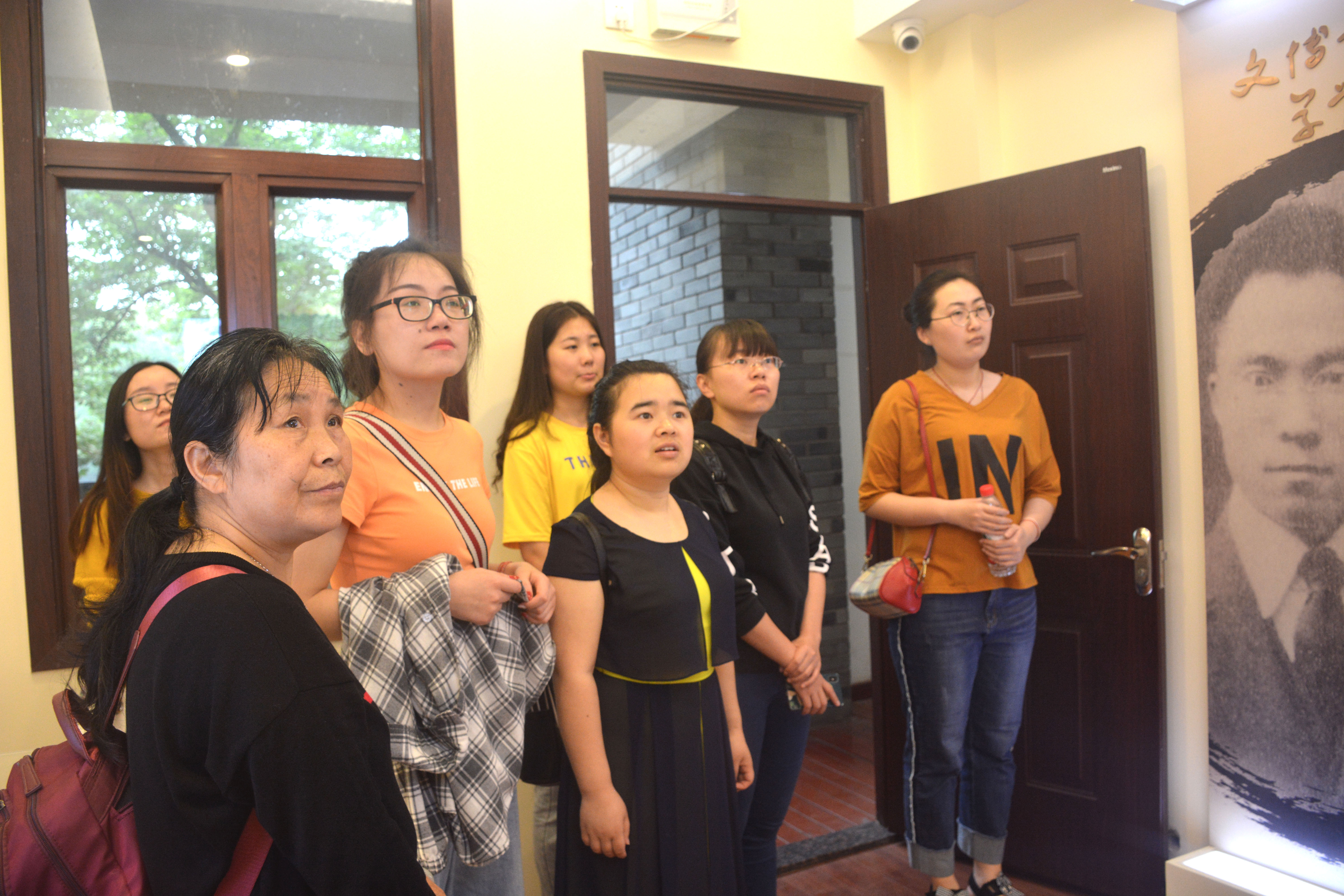 吴宓陈列参观.jpg