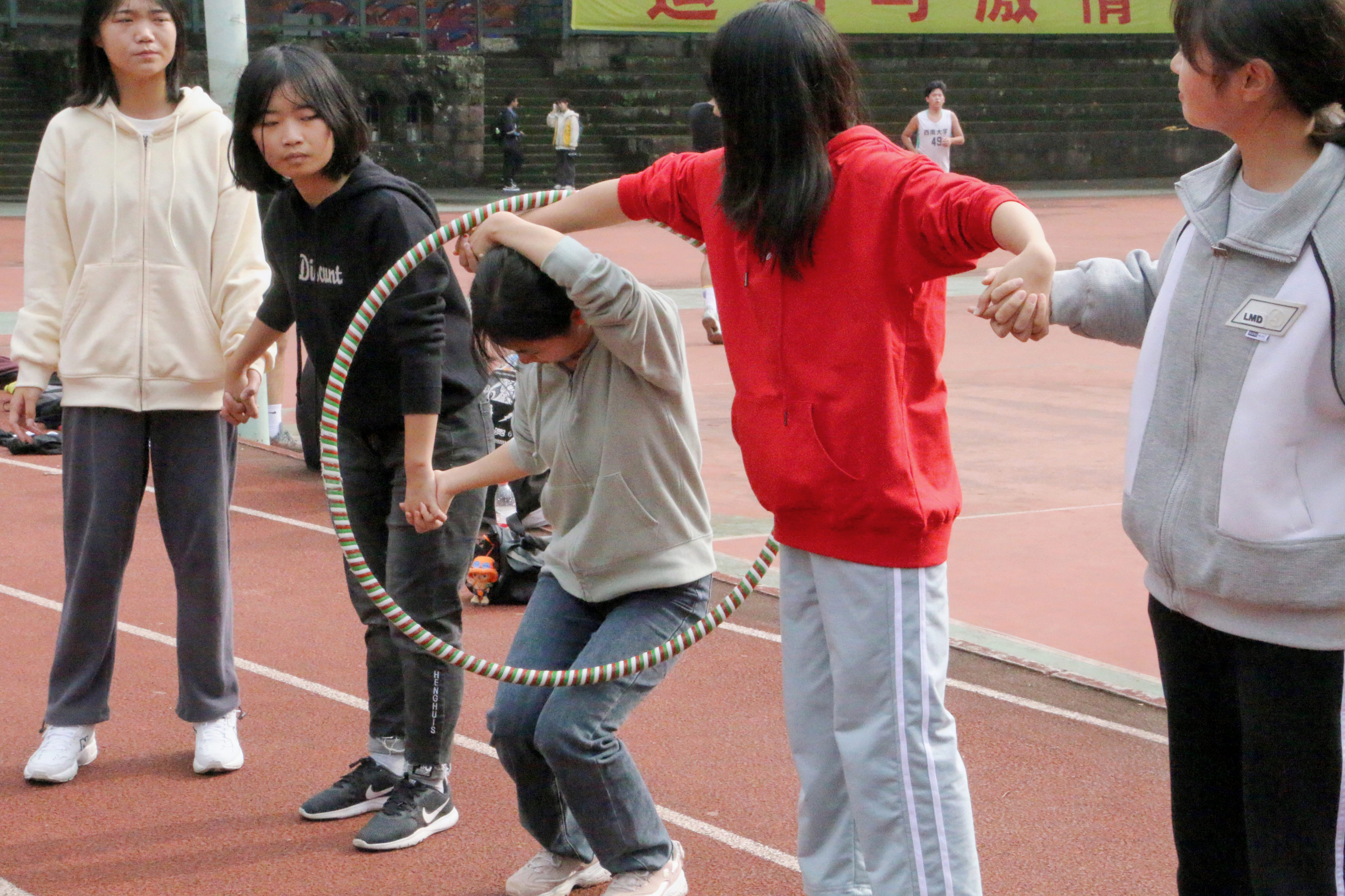 6165cc金沙总站检测中心学子参加智传呼啦圈比赛项目.jpg