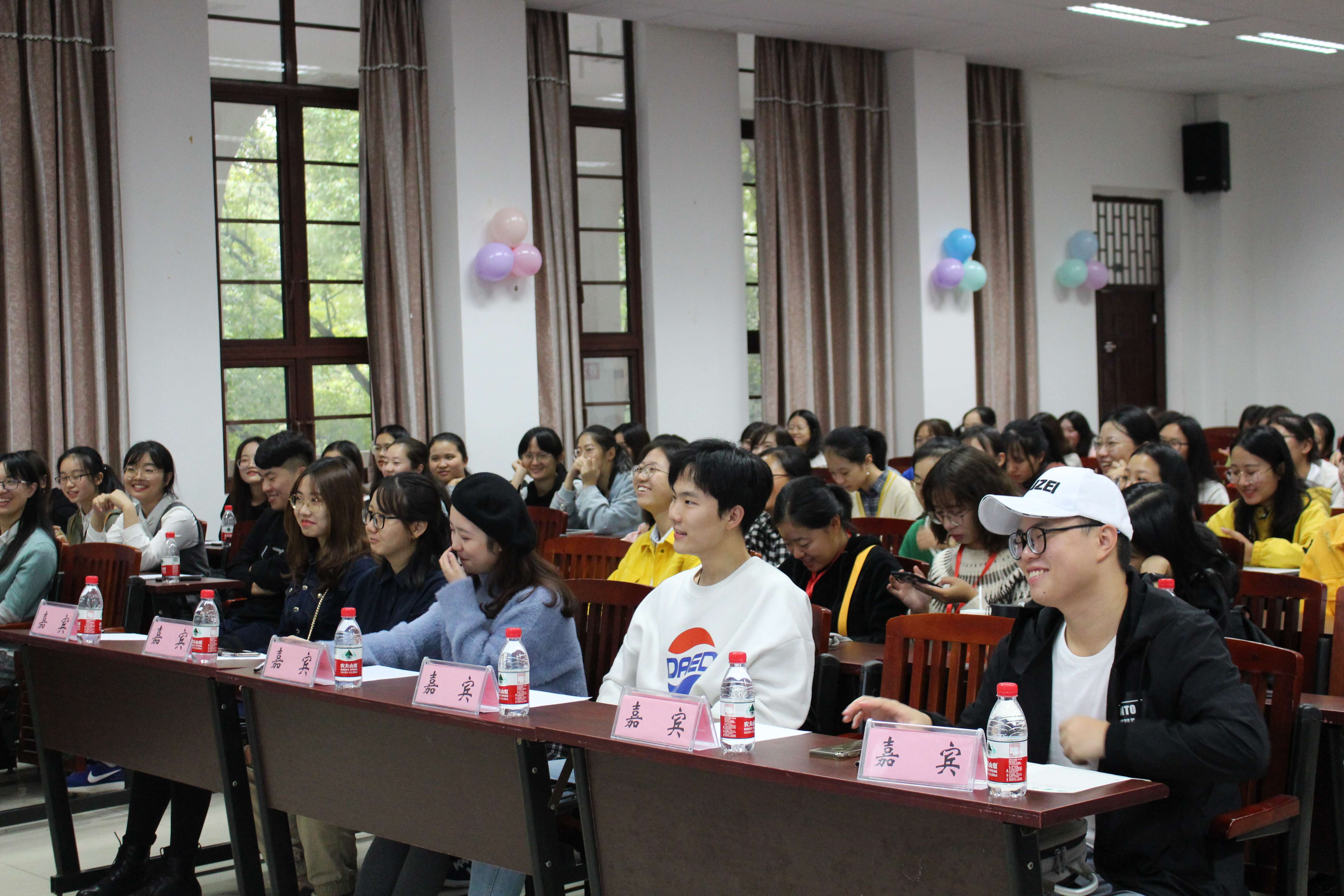 新老生交流会1.jpg