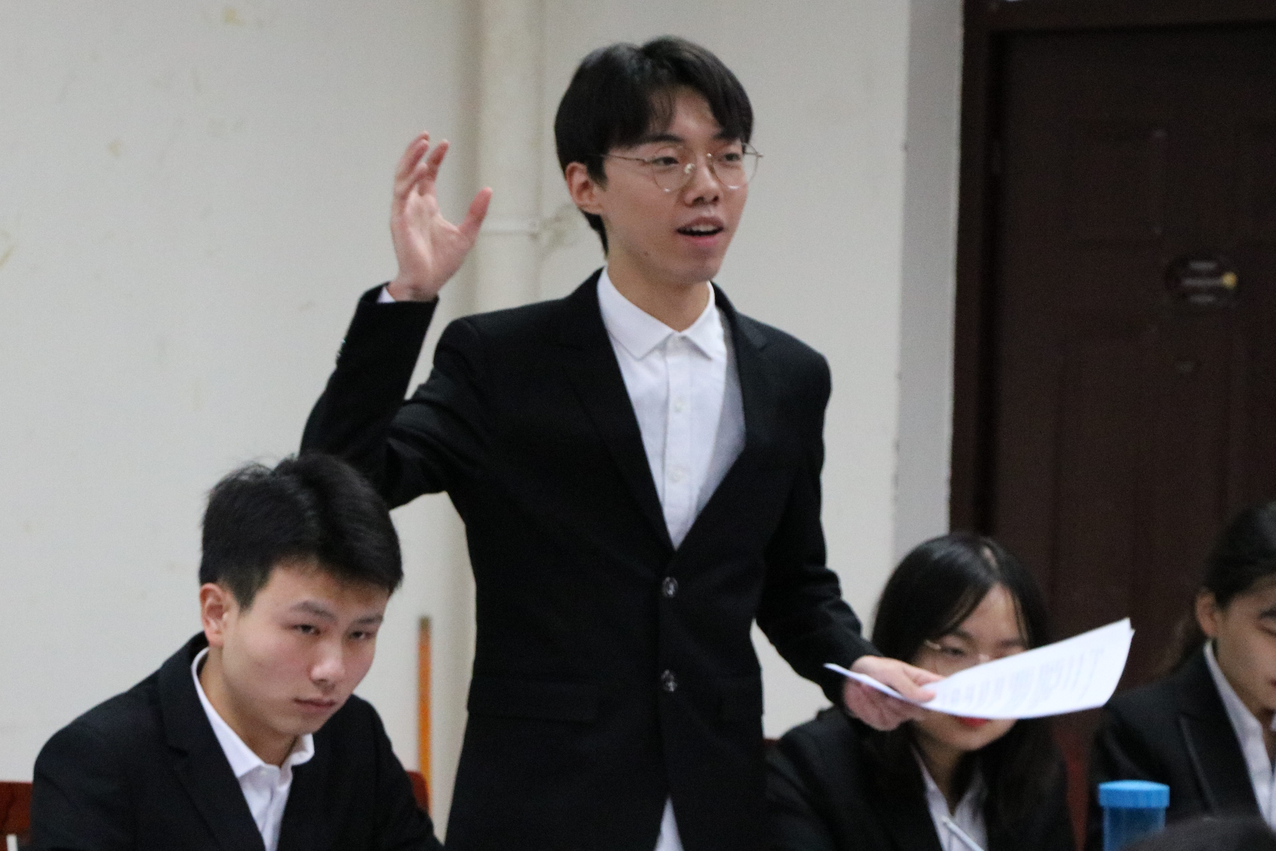 2018级辩论赛中辩手在辩论2.jpg