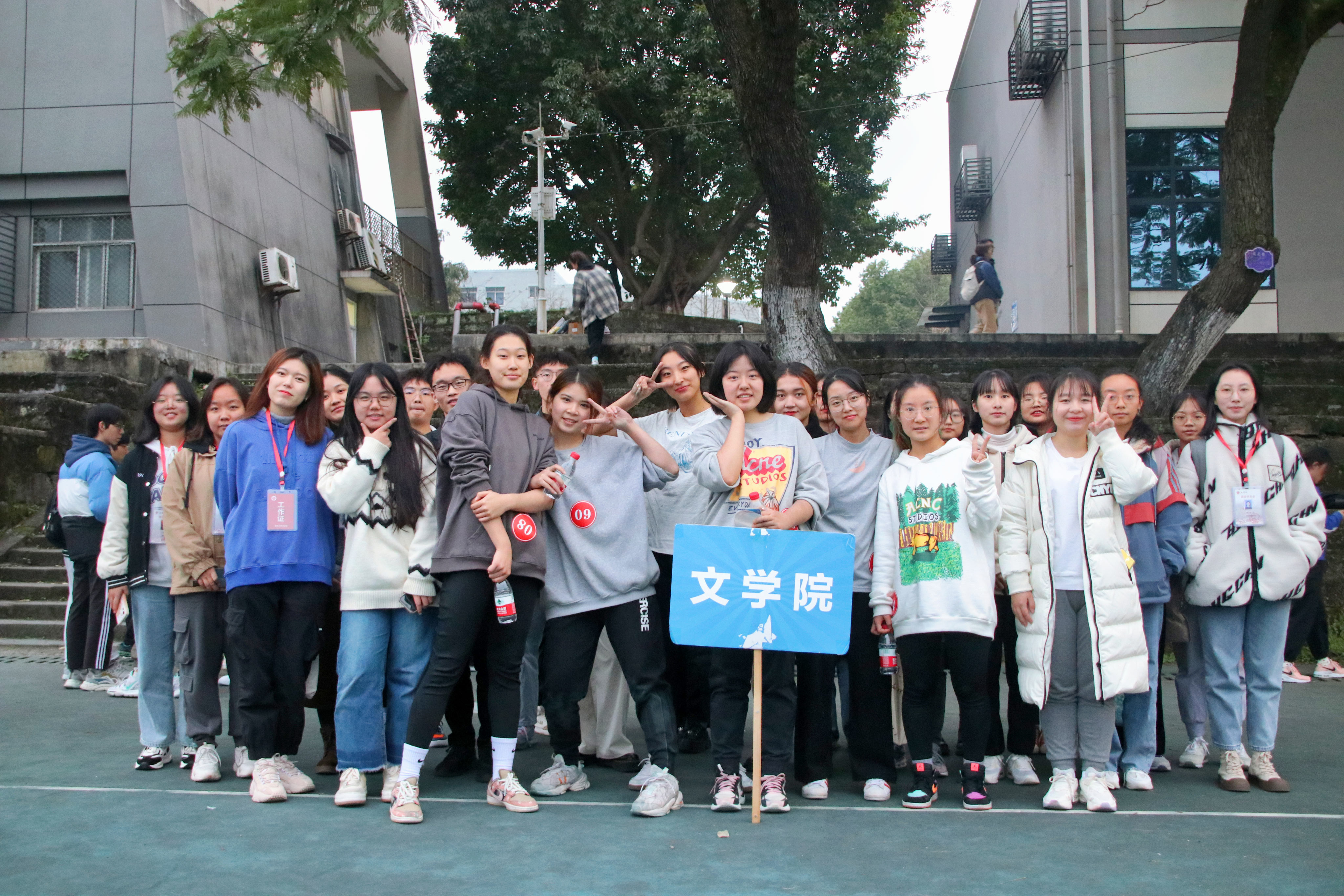 6165cc金沙总站检测中心学生女子排球队队员及工作人员合照.jpg