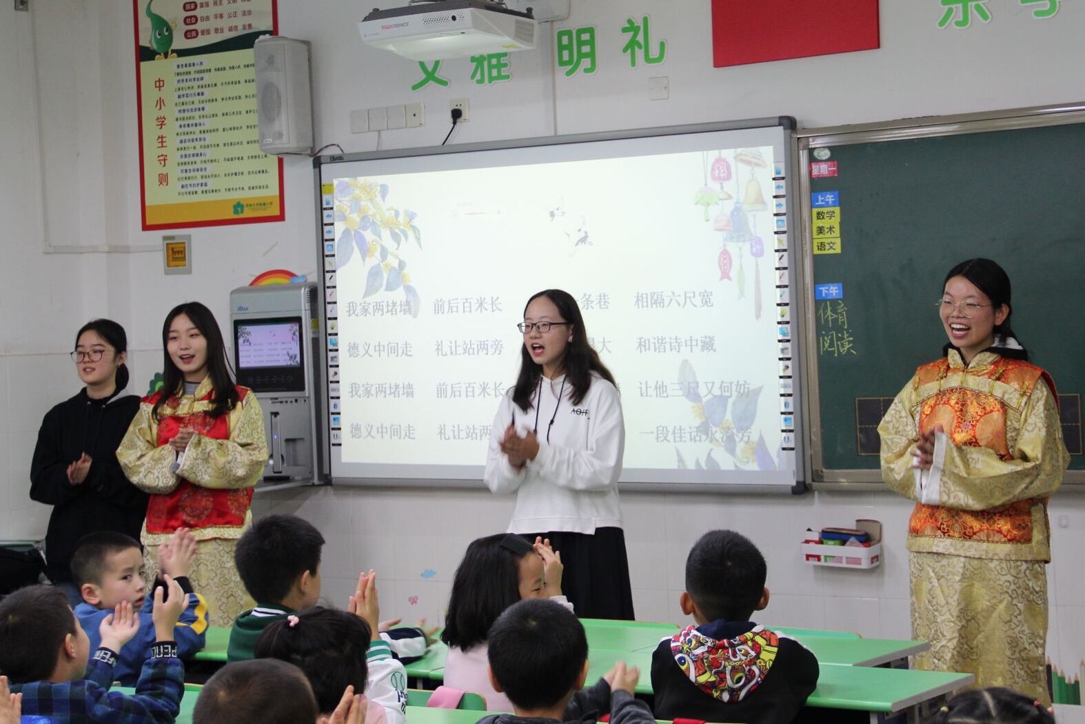 “中华文化进校园”宣讲活动照片1.jpg