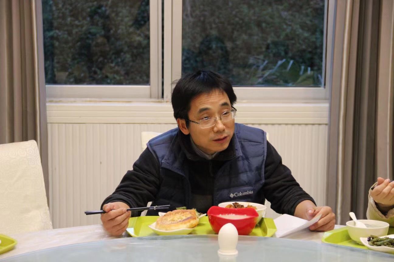 寇鹏程教授解答同学们的问题.jpg